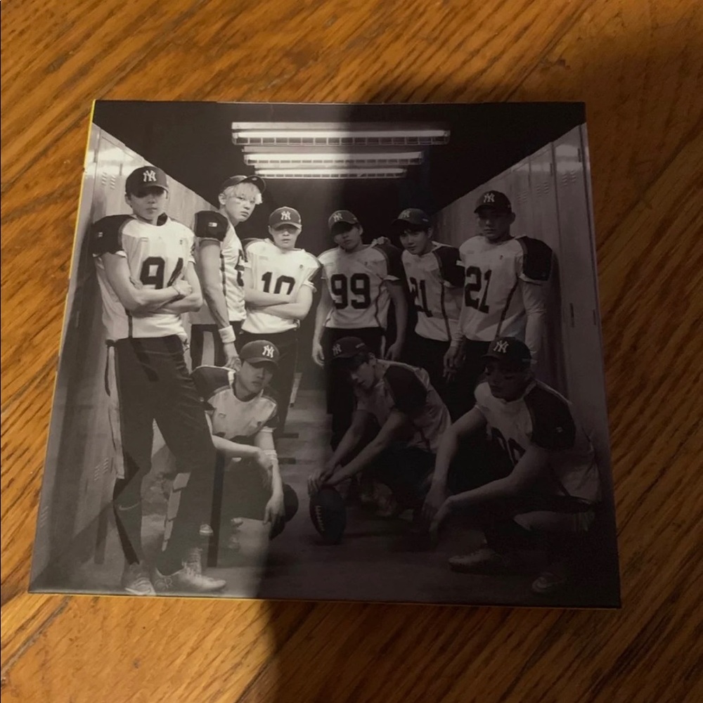 EXO love me right ALBUM